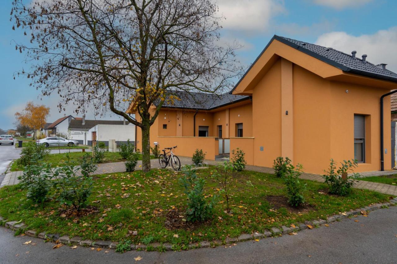 Pension Pannonia Parndorf Exterior foto