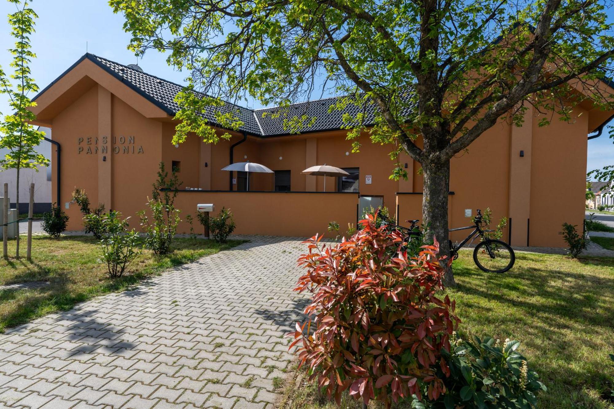 Pension Pannonia Parndorf Exterior foto