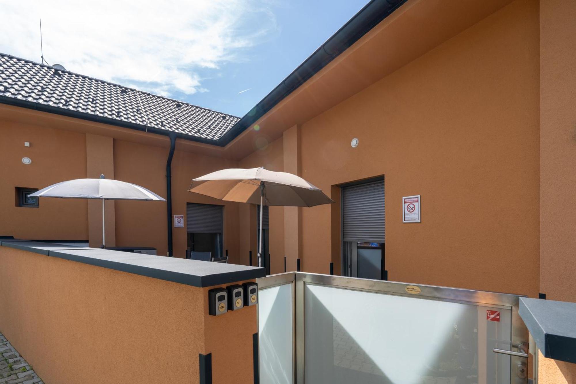 Pension Pannonia Parndorf Exterior foto